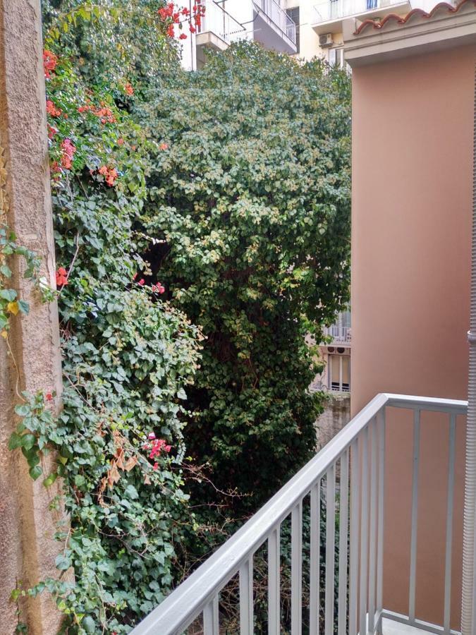 Darsiss 2 - Museum Apartment Atenas Exterior foto